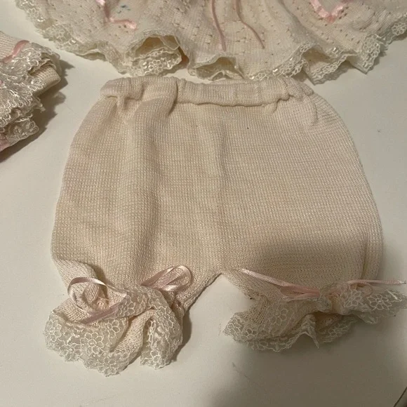 Adorable Benewborn set of three pieces,dresses pants and blankets. Soft and New - Picture 5 of 11